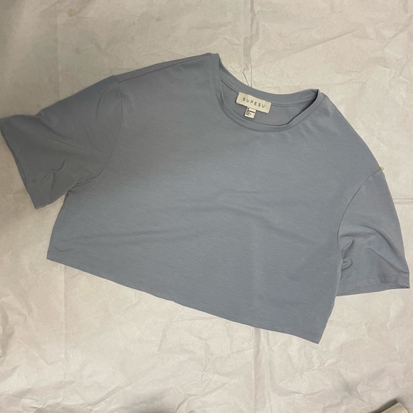 SUPESU CROP TOP - Picture 1 of 2
